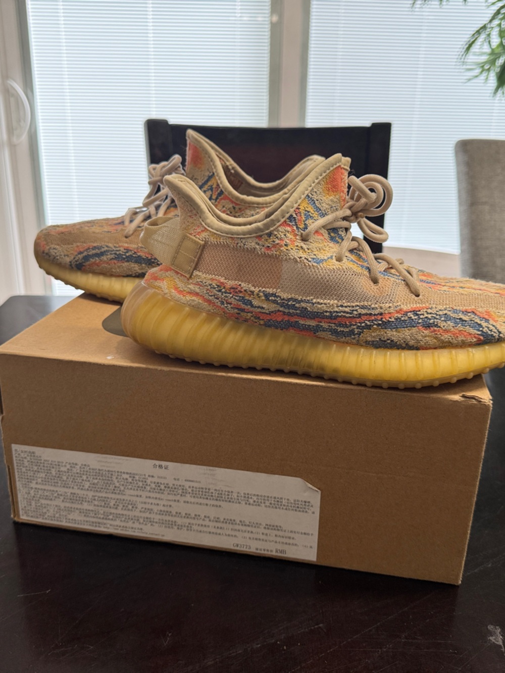 Yeezy adidas boost 350V2
Men’s 8-used with original box